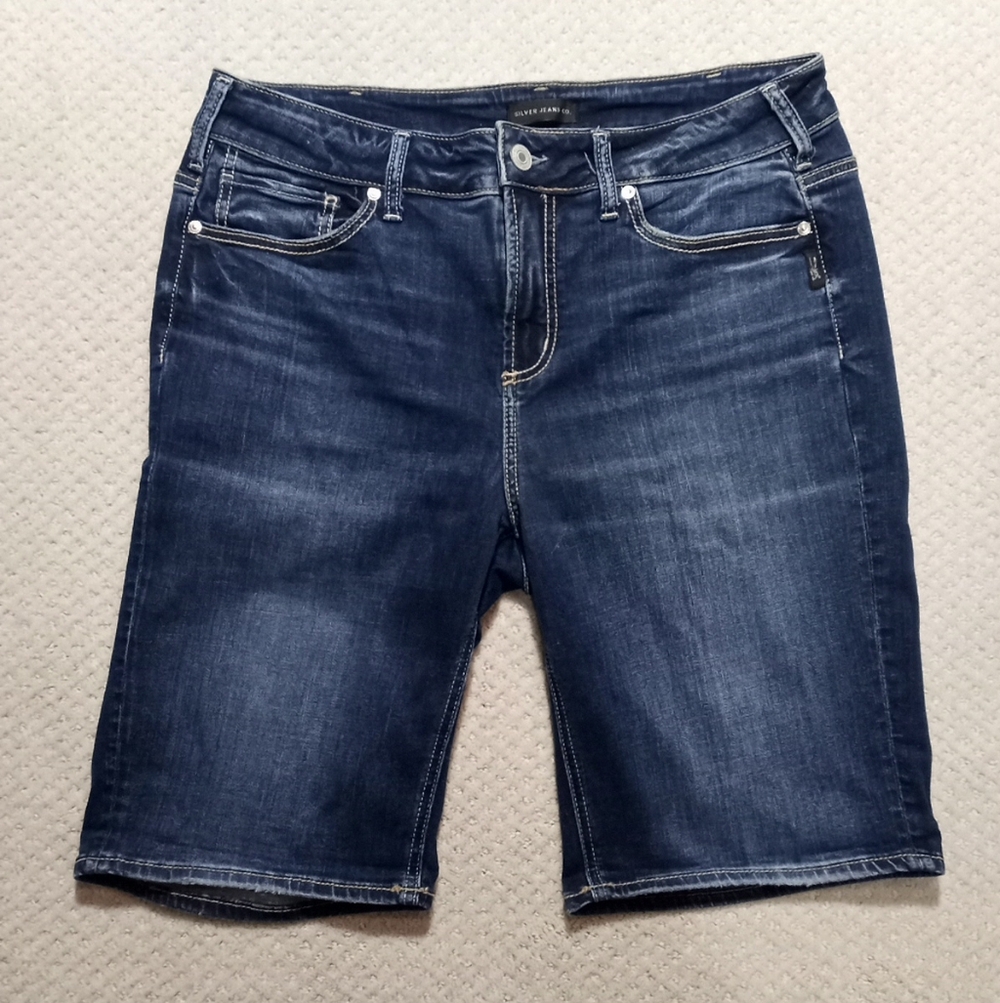 Silver Suki Mid Rise Curvy Fit Dark Wash Bermuda Shorts Womens Size 14×10 New
